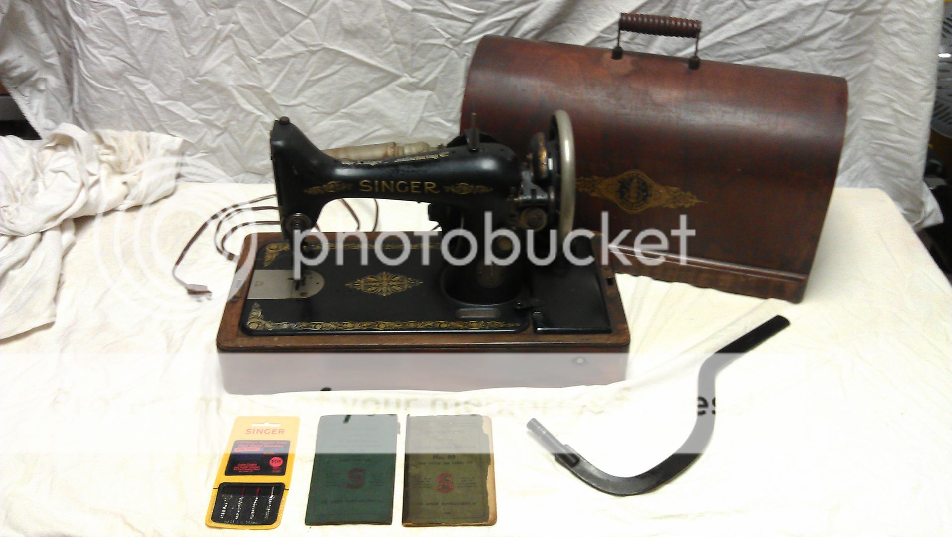 Singer Sewing Machine No 99 vintage 1922 electric original case knee 