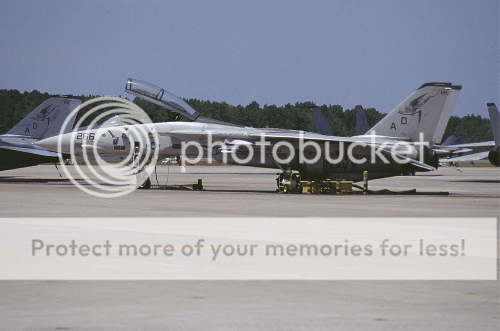 F&V: Grumman F-14 Tomcat - Página 5 6916811937_42d7fcf0fb_o