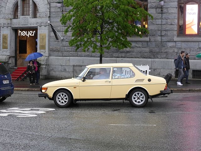 volvosaabP1060845_zpsyjbpef3g.jpg