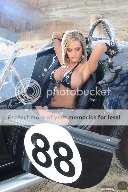 bombe sexuelle  - Page 4 Actiongirlsjennypblackcar045-1