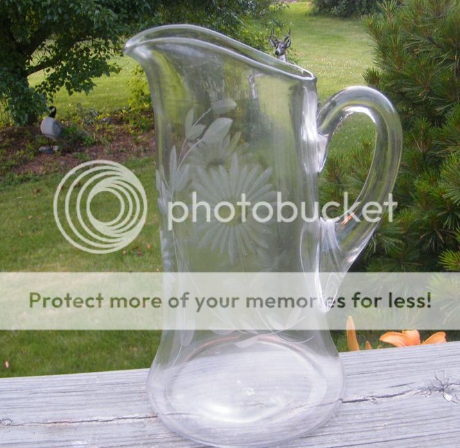 ANTIQUE GLASS LARGE WATER COCKTAIL LEMONADE PITCHER MEASURES 8 x 6 x 