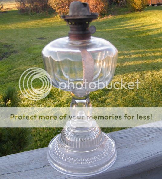 THIS IS AN OLD 18th CENTURY KEROSENE / OIL LAMP LANTERN LAMP