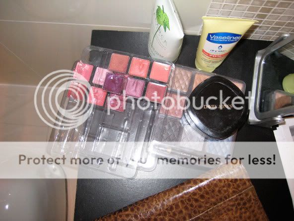 Your Makeup Collection :D - Page 11 9315e763
