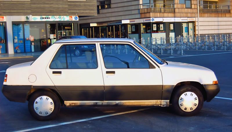 Renault_5shop.jpg