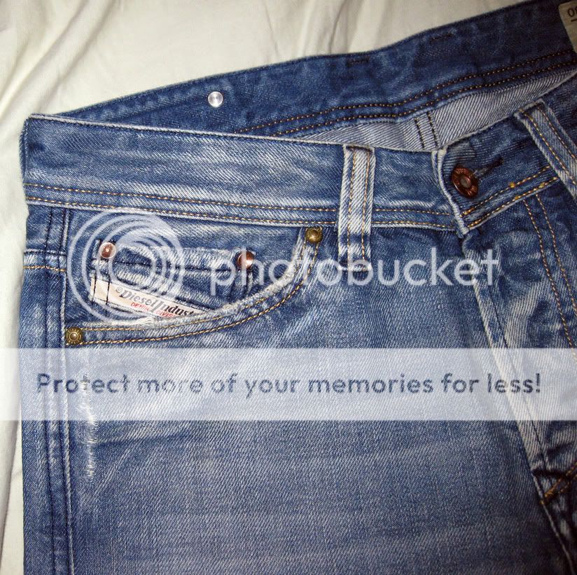 This auction is for a pair of Diesel Viker 70Z jeans. This item is 100 