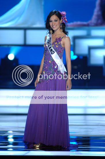 Ngắm Lại Các Thí Sinh Châu Á Tại Miss Universe 2005 Trong Trang Phục Dạ Hội Thailand