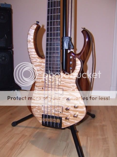 Skjold basses Frontclose-1