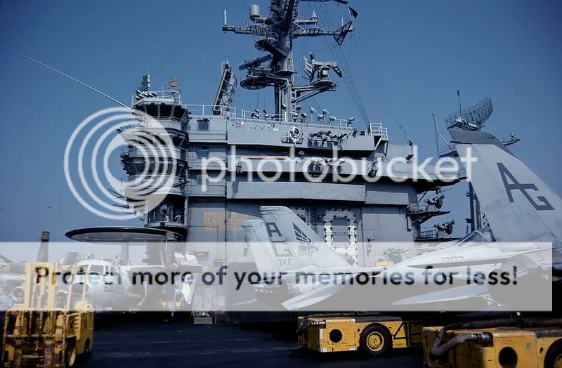 [US NAVY] Photos navires US Navy Ei8809