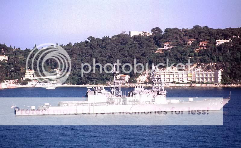 [US NAVY] Photos navires US Navy - Page 2 DD974ComtedeGrasseVillefranche05-2