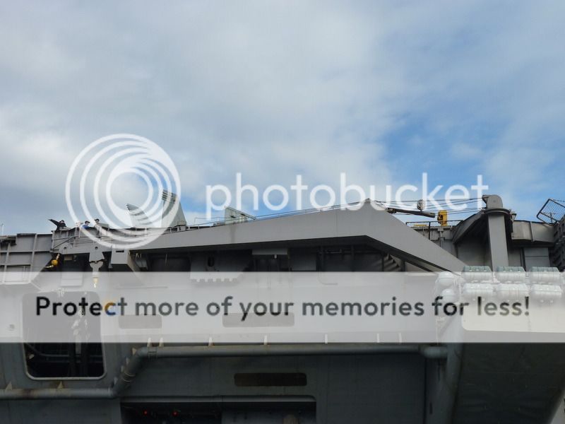 l'USS-Eisenhower-a-la-mi-decembre-a-marseille P1080225_zps3a4c8akh