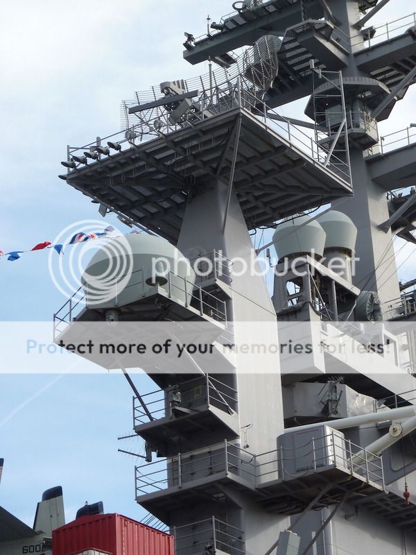 l'USS-Eisenhower-a-la-mi-decembre-a-marseille P1080227_zpsoyzvtof9