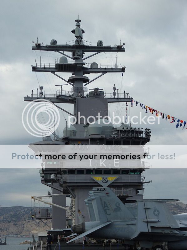 l'USS-Eisenhower-a-la-mi-decembre-a-marseille - Page 2 P1080338_zpsr2pfmjzf