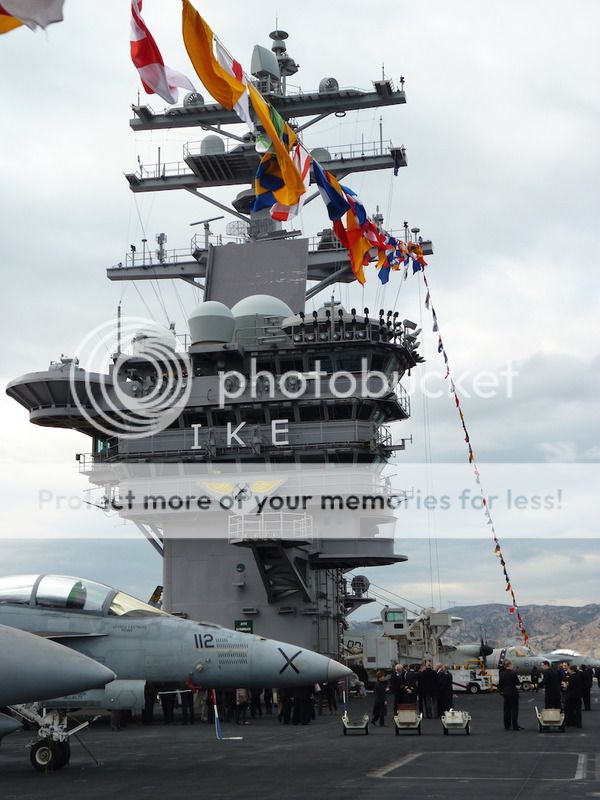 l'USS-Eisenhower-a-la-mi-decembre-a-marseille - Page 2 P1080357_zpse3jlpgku