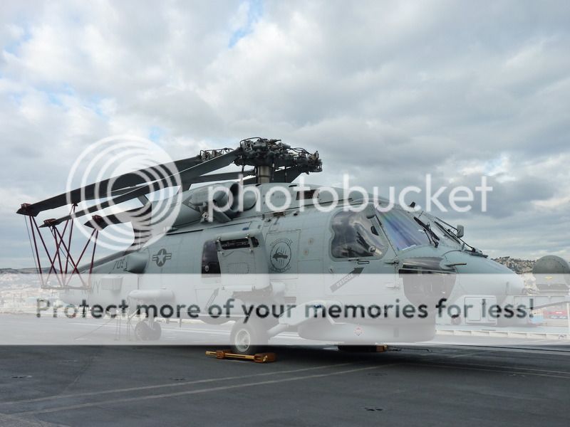 l'USS-Eisenhower-a-la-mi-decembre-a-marseille - Page 2 P1080362%20705_zpszrhjrrct