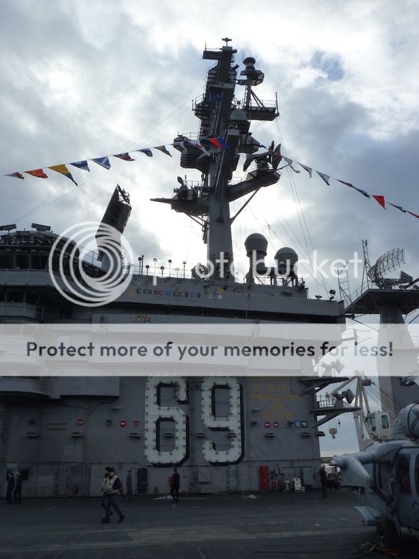 l'USS-Eisenhower-a-la-mi-decembre-a-marseille - Page 2 P1080367_zpstbrkibau