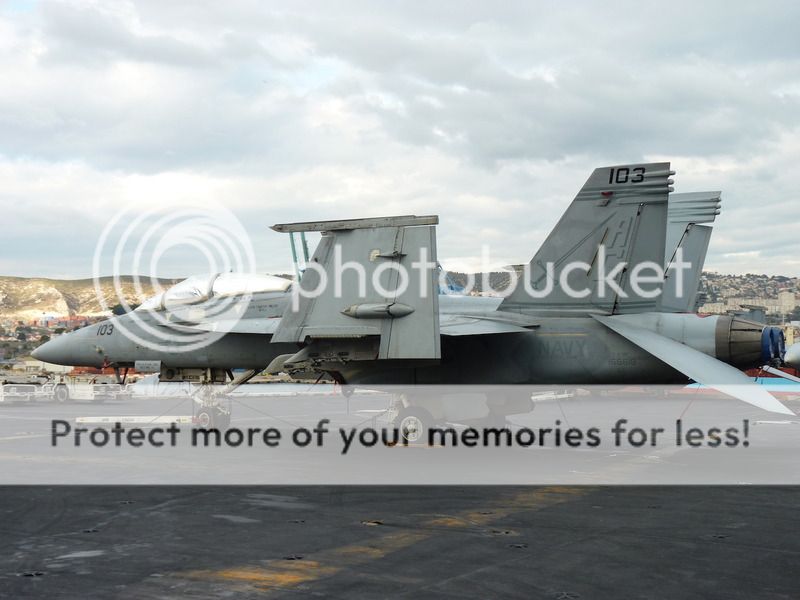 l'USS-Eisenhower-a-la-mi-decembre-a-marseille - Page 2 P1080374a%20103_zps2hse6ua3