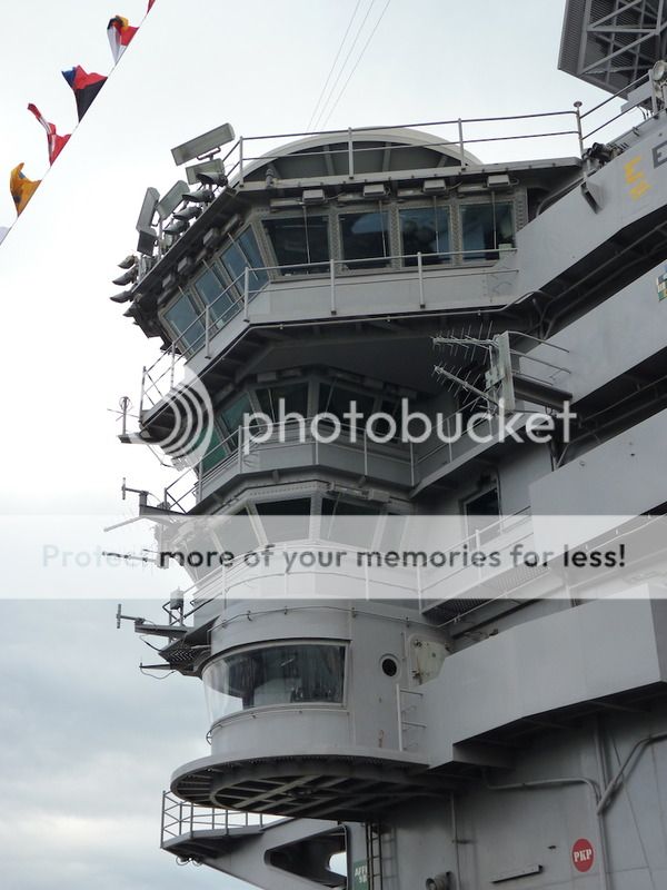 l'USS-Eisenhower-a-la-mi-decembre-a-marseille - Page 2 P1080399_zpsxx5jwep4