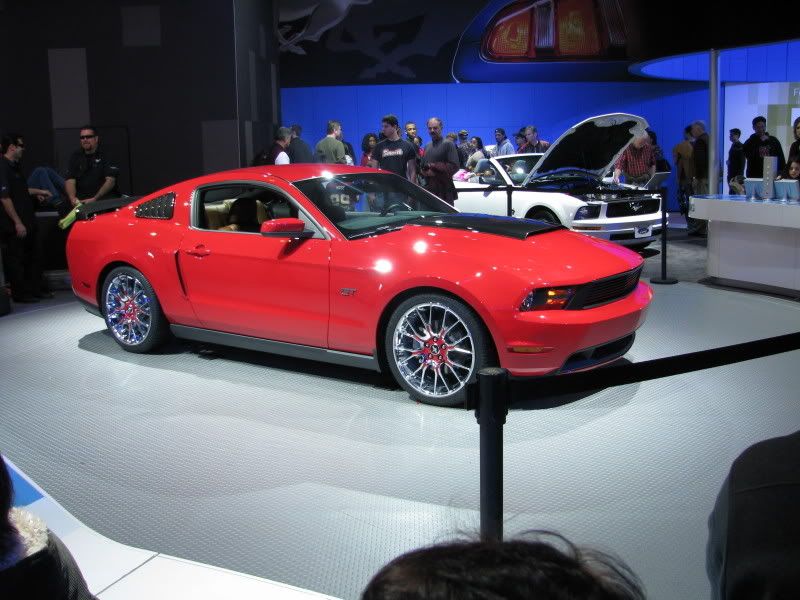 Pics from the 2009 auto show MAJOR DUW!!! Picture082