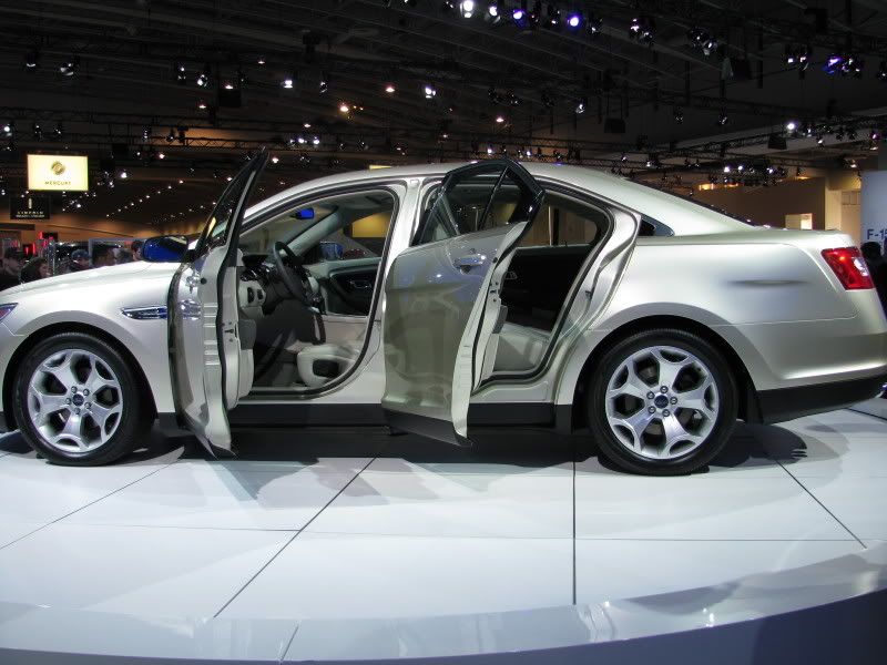 Pics from the 2009 auto show MAJOR DUW!!! Picture085