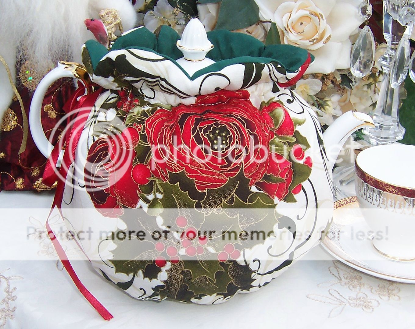 C4T CHRISTMAS Bouquet of red ROSES Fabric Teapot Tea Cozy Cosy  