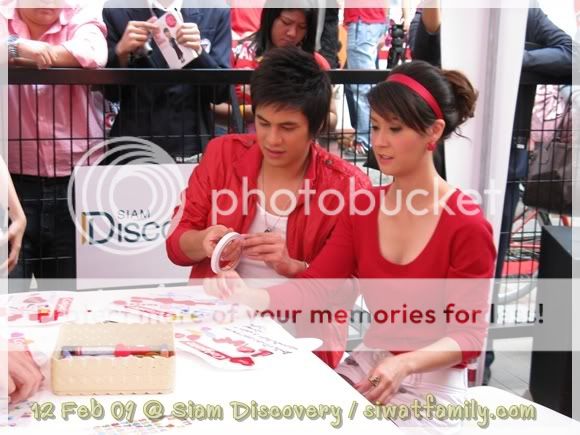 Pics: 12-02-09  [ [ Cee & Amy @ Siam Discovery งานคอลเกต ] ] IMG_0798