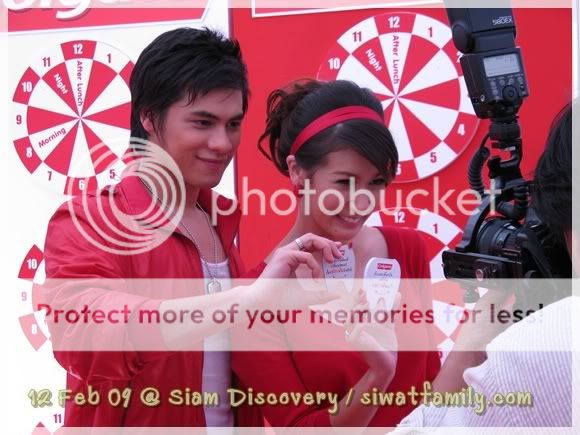 Pics: 12-02-09  [ [ Cee & Amy @ Siam Discovery งานคอลเกต ] ] IMG_0881