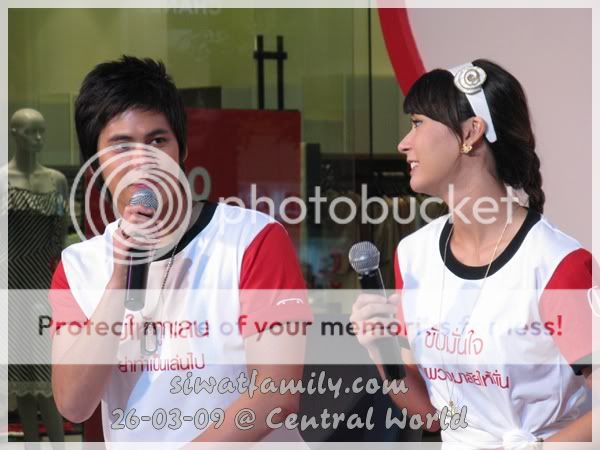 Pics: 26-05-09  [ [ Cee & Amy @ Central World ] ] Picture025