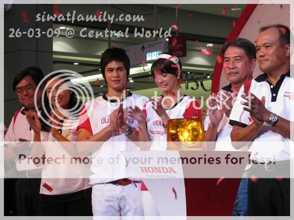 Pics: 26-05-09  [ [ Cee & Amy @ Central World ] ] Picture059