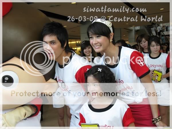 Pics: 26-05-09  [ [ Cee & Amy @ Central World ] ] Picture075
