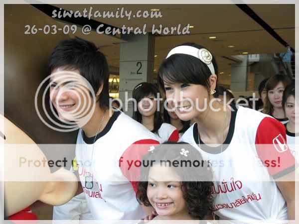 Pics: 26-05-09  [ [ Cee & Amy @ Central World ] ] Picture076