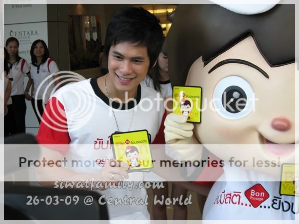 Pics: 26-05-09  [ [ Cee & Amy @ Central World ] ] Picture081