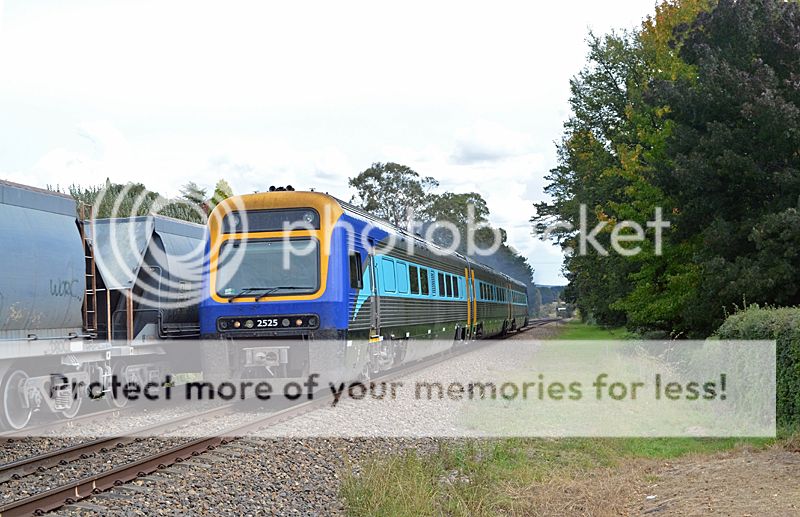 The Short South Route to Mossvale. 15%2004%2002%20011%202525%201153%20Canberra%20Sydney%20at%20Burradoo