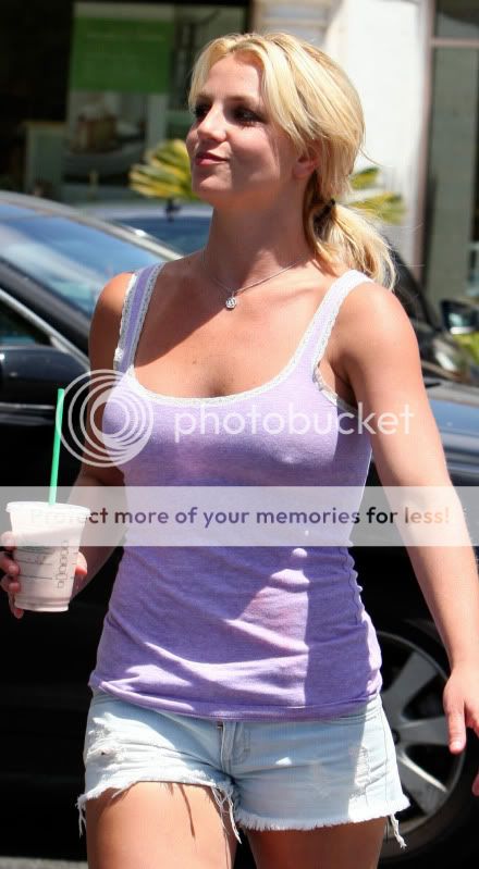 H Britney στα Starbucks - 2 Αυγούστου UTB_Starbucks_12