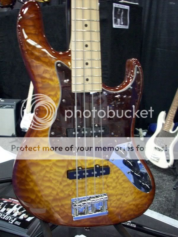 NAMM 2009 - Novidades e fotos....(TOPICO ULTRA MEGA PESADISSIMO) - Página 2 NAMM2009074-1