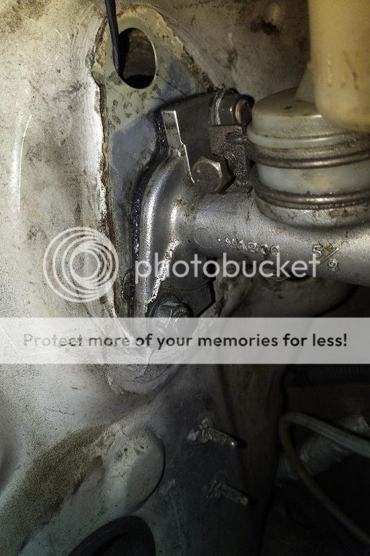 Clutchmastercylinder2.jpg
