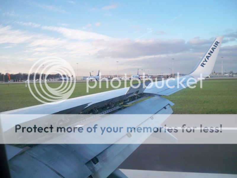 Ryanair Pictures! - Page 7 100_1481