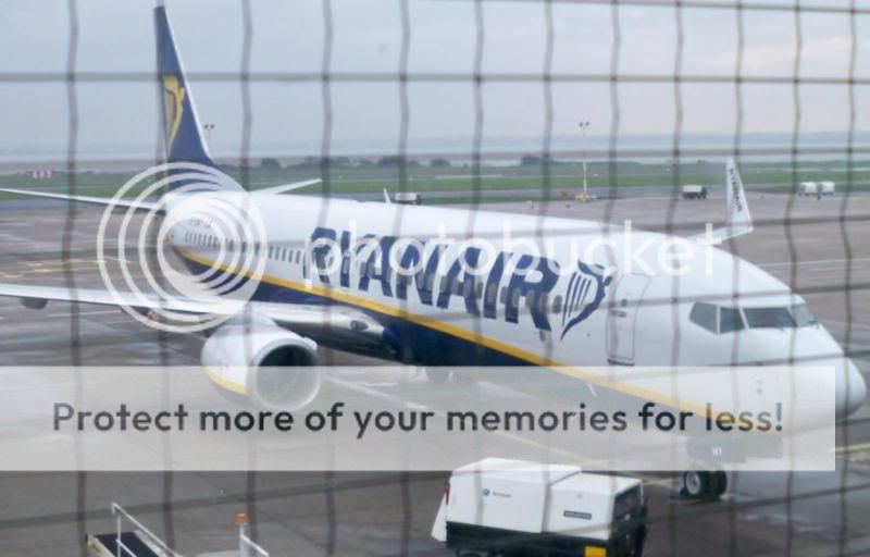 Ryanair Pictures! - Page 5 Ryr1