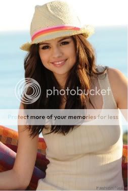 Celebrity Fashion Designer Selena-Gomez-2011-3