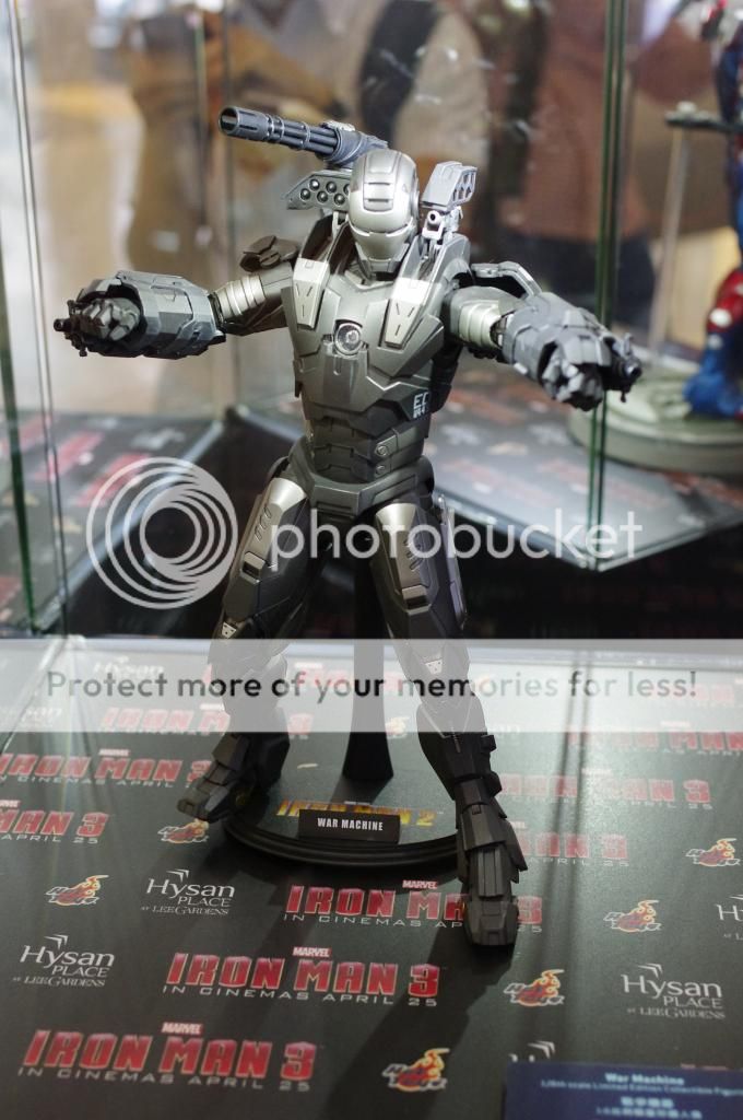 ironman@suit up (k-r   35mm f2.4)