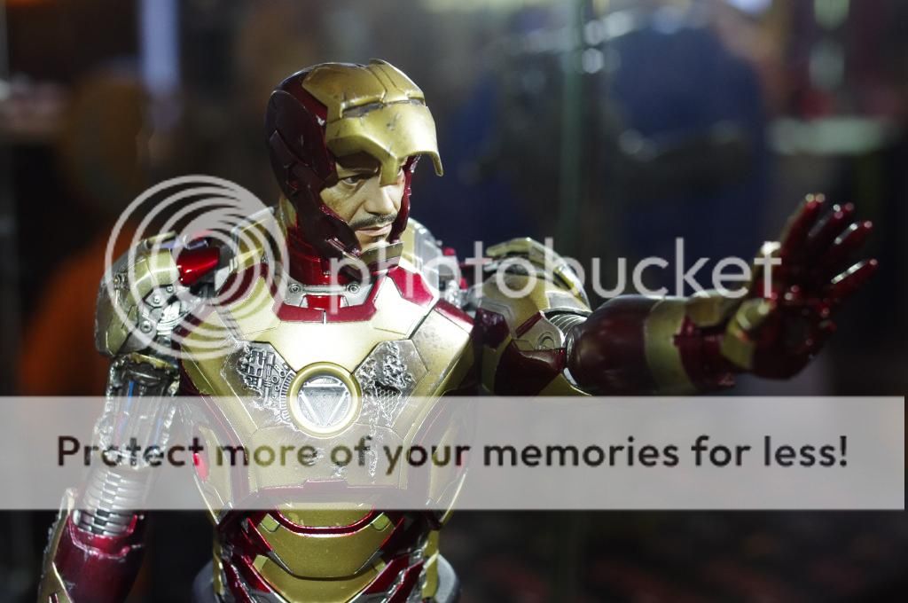 ironman@suit up (k-r   35mm f2.4)