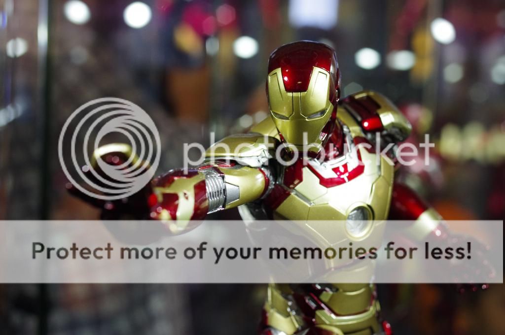 ironman@suit up (k-r   35mm f2.4)