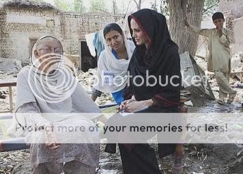 Angelina Jolie in Pakistan 2010 Flood