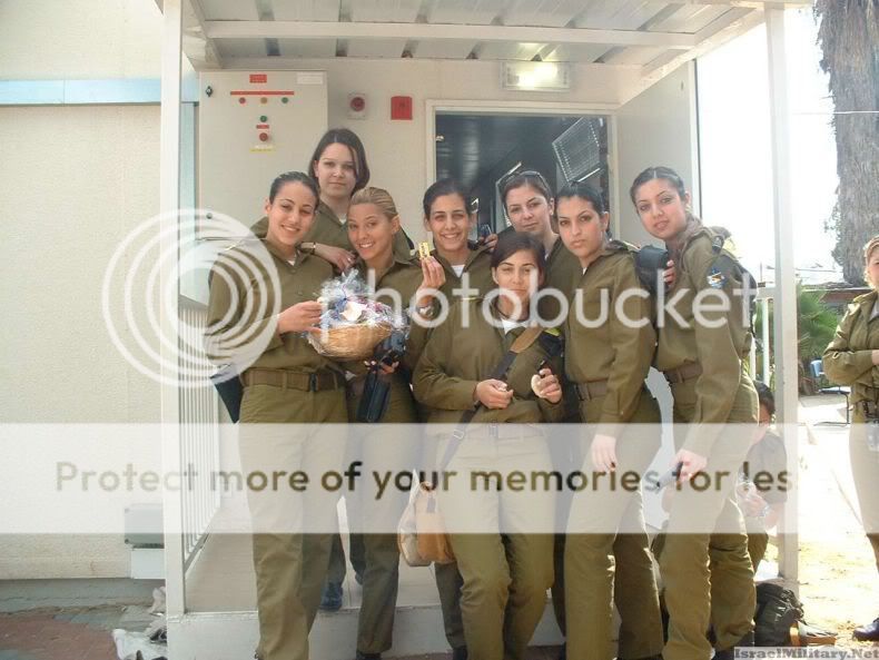 soldates du monde en photos - Page 2 Idf_girls_41
