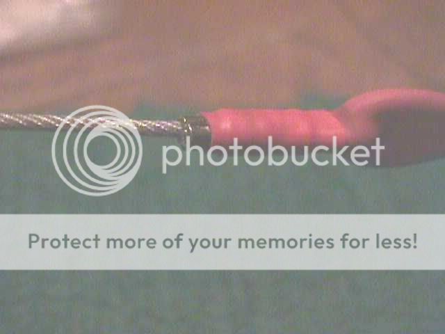 Fotografías de armado de señuelo con un anzuelo sencillo con cable para marlin y vela por Marko Detalledestiffcable-anzuelo