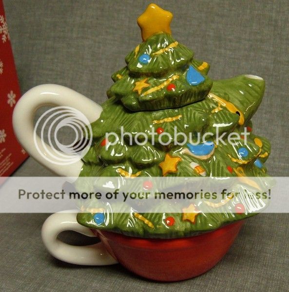 Pfaltzgraff Sculpted Tea Pot for One Christmas Heritage  