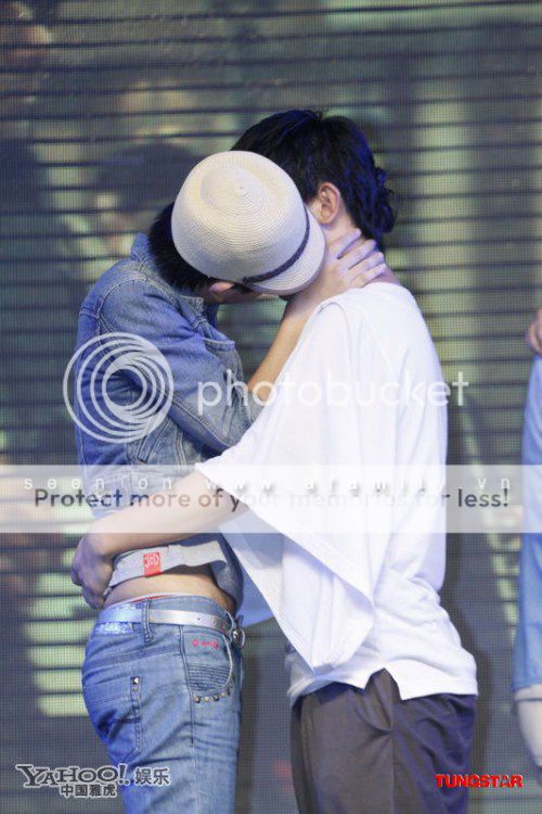 "Perfect Baby" tổ chức thi hôn nhau giữa họp báo LT-11279p10-perfectbaby