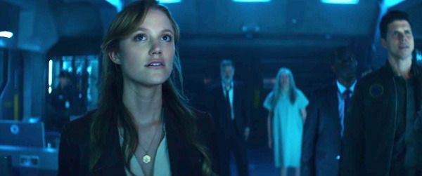 Patricia Whitmore (Maika Monroe) stares at off-screen surveillance footage while her father Thomas Whitmore (Bill Pullman) and Dr. Okun (Brent Spiner) watch in the background...in INDEPENDENCE DAY: RESURGENCE.