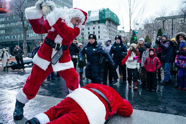 Willie Soke goes postal on another Santa in BAD SANTA 2.