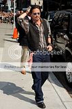 Johnny en el Late Show de David Letterman Th_JD-LettermanJune25-20095