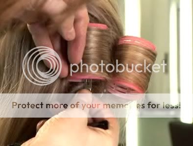طريقة لف الشعر بالرولو بالصور خطوة خطوة 17